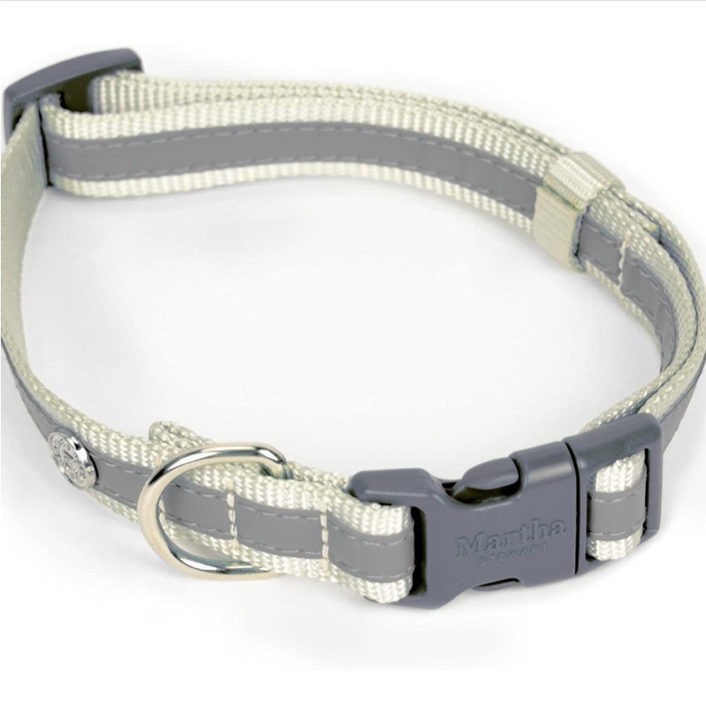 NWT MARTHA STEWART ADJUSTABLE
NYLON DOG COLLAR gray. Size 16 (neck 14-20”)